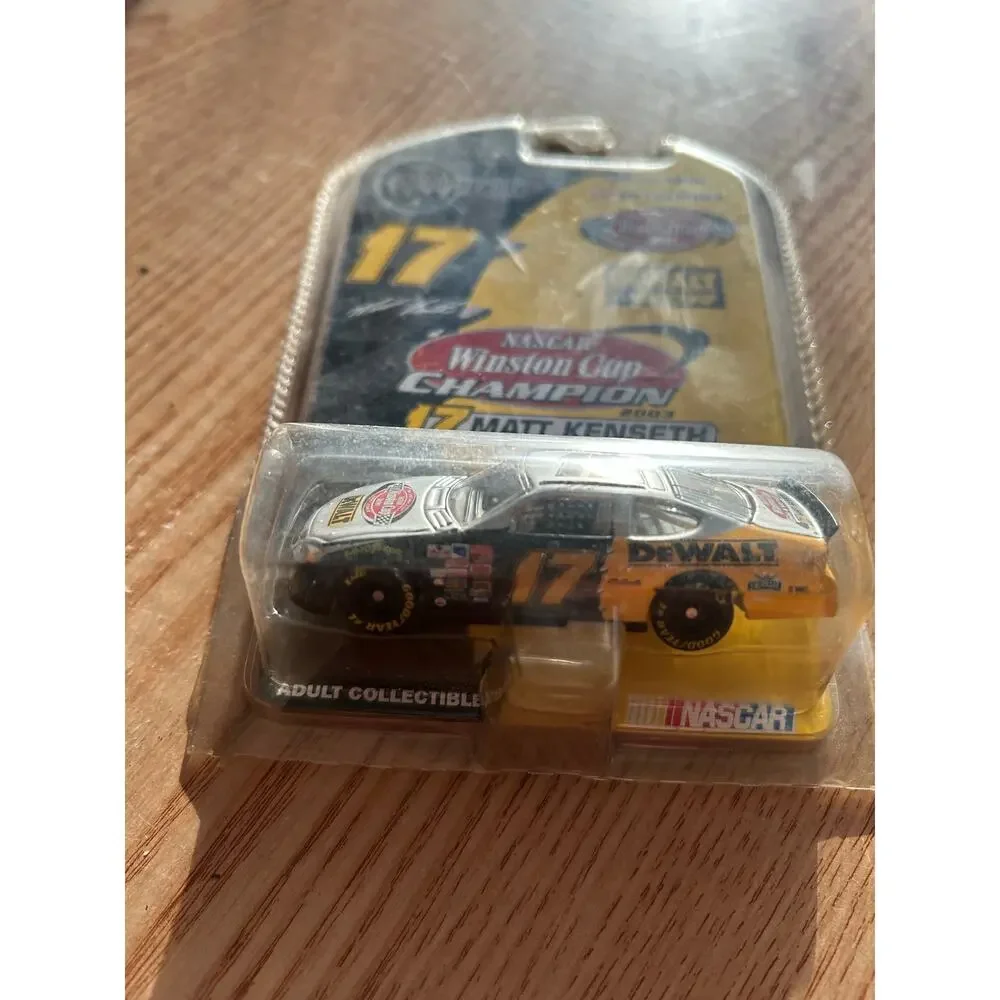 Collect Diecast 1/64 Matt Kenseth 17 Winston Cup Champion 2003 Car Dewalt NASCAR